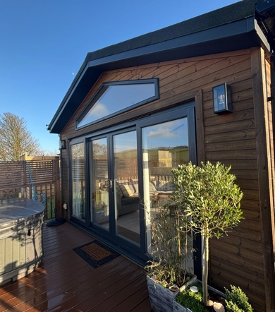 Prestige Quindi, exterior with hot tub at Devon Hills