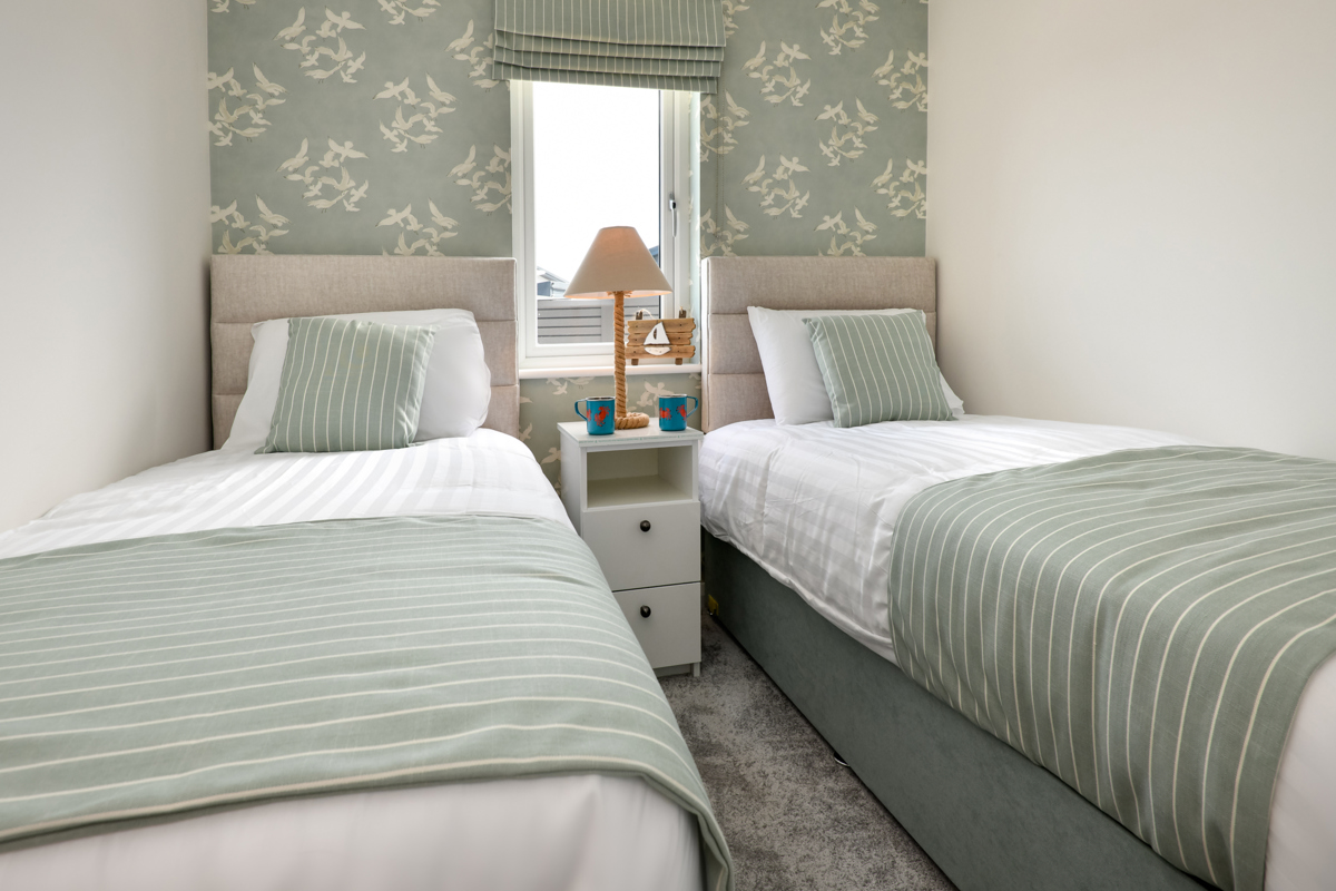 The Warren, Oakgrove Shearwater, twin bedroom
