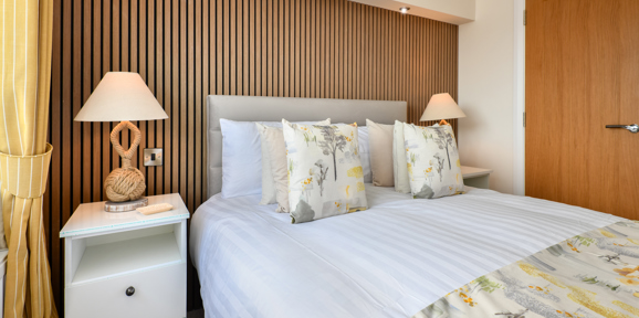 The Warren, Oakgrove Shearwater, master bedroom