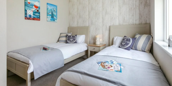 Wessex Contemporary, twin bedroom at Finlake