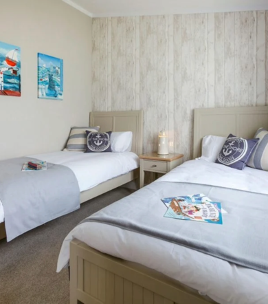 Wessex Contemporary, twin bedroom at Finlake