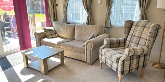 Carnaby Helmsley Lodge, lounge with curtains at Finlake