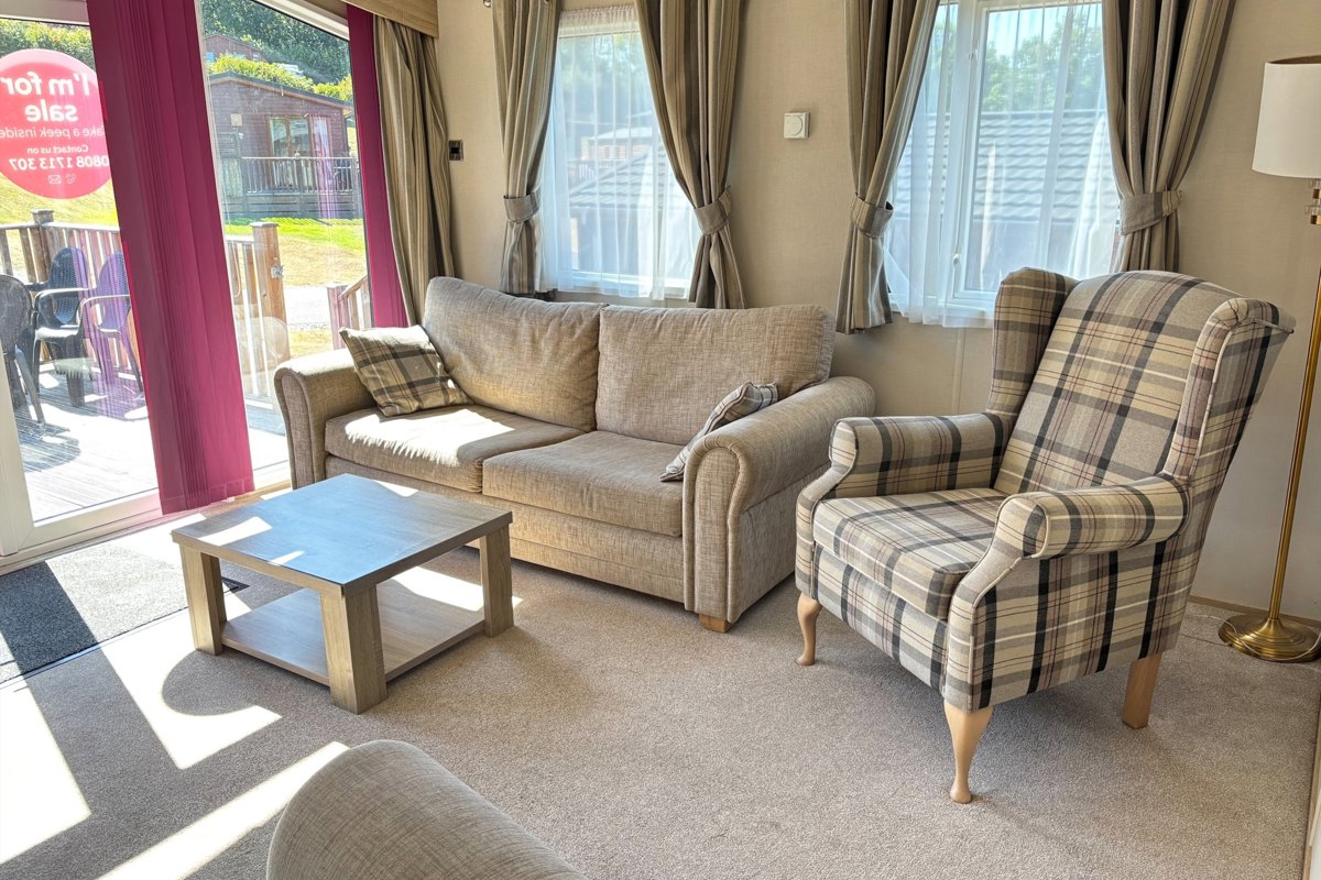 Carnaby Helmsley Lodge, lounge with curtains at Finlake