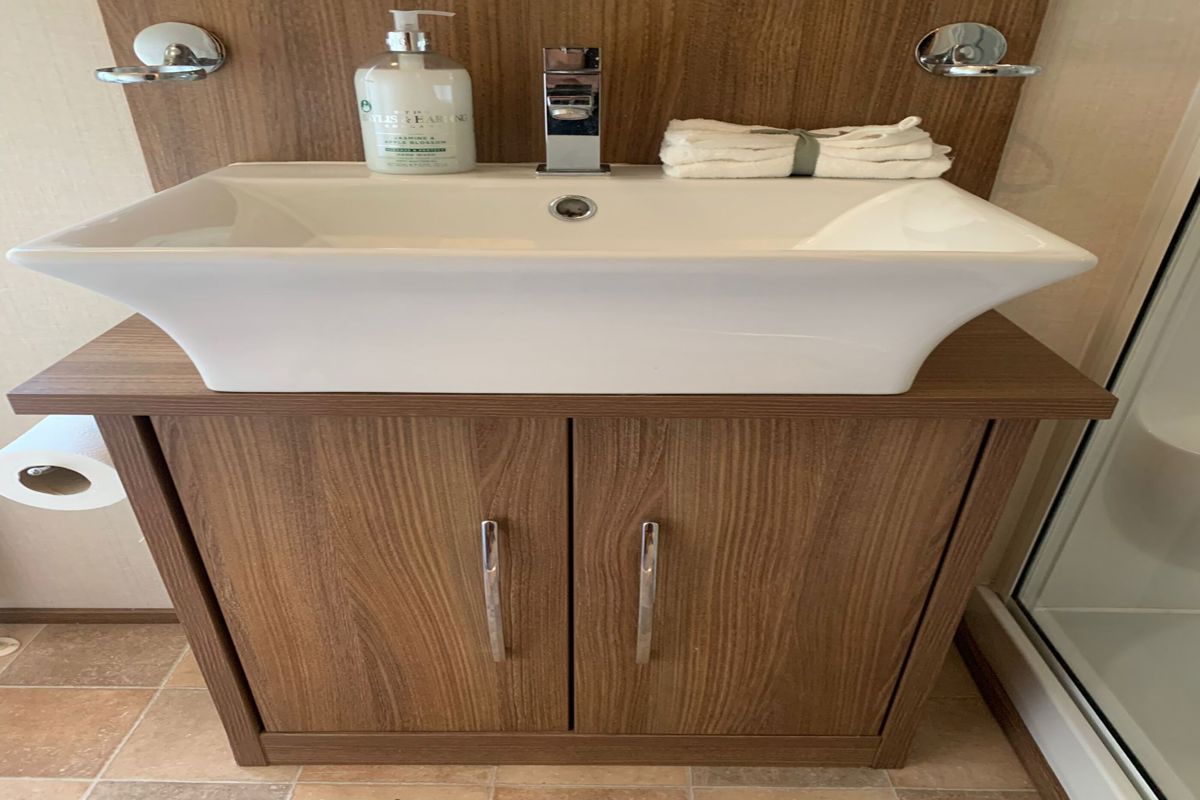 Carnaby Finesse, bathroom sink at Finlake