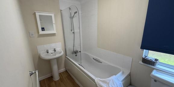 Finlake, Wessex Haulfryn Homestead, bathroom