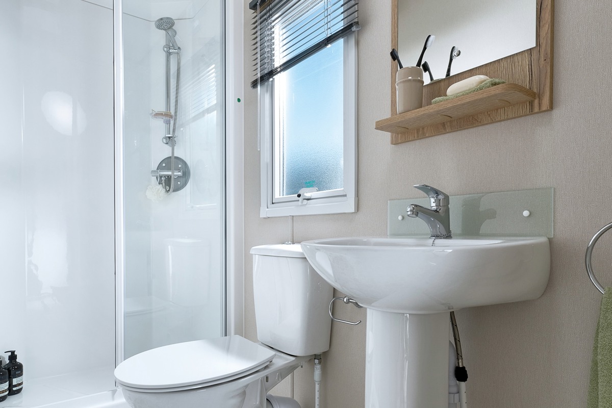 ABI Coworth, bathroom at Finlake