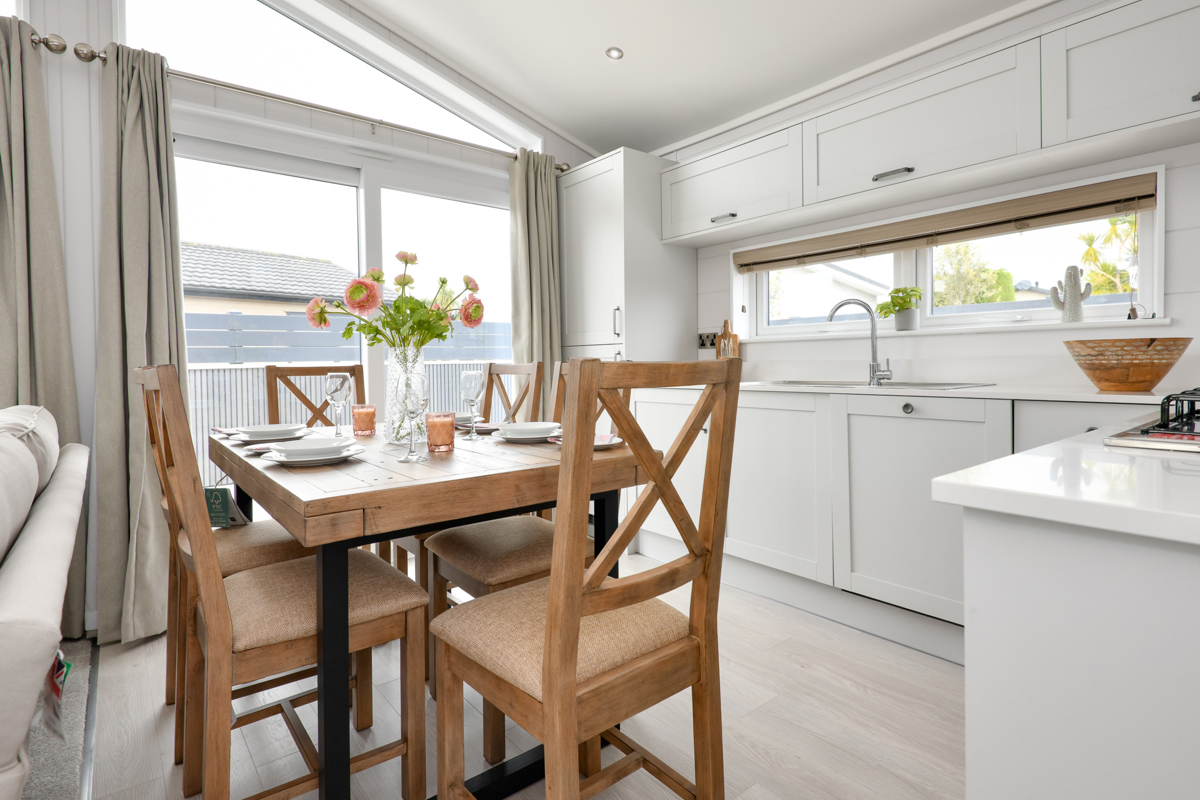 The Warren, Prestige Oyster Catcher, dining table