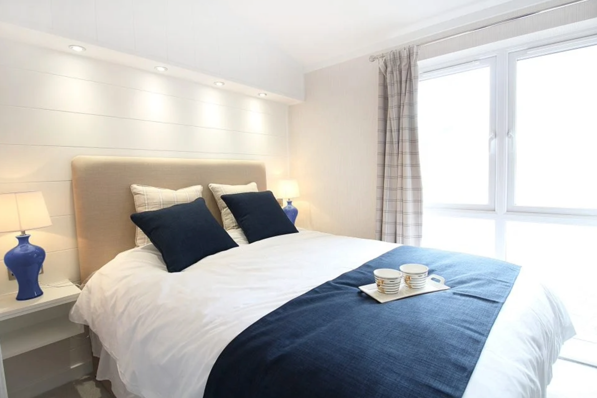 Omar Alderney, master bedroom at Brokerswood