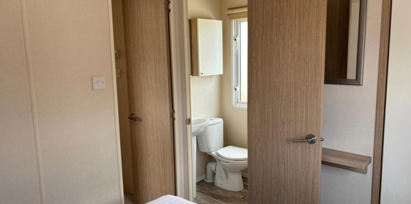 Regal Kingsbury, bedroom and ensuite at Dartmoor View