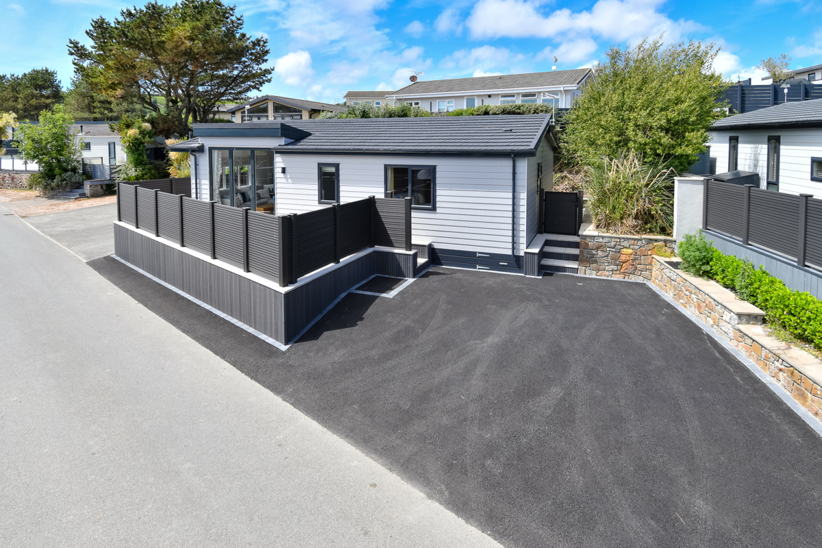 The Warren, Oakgrove Shearwater, parking space