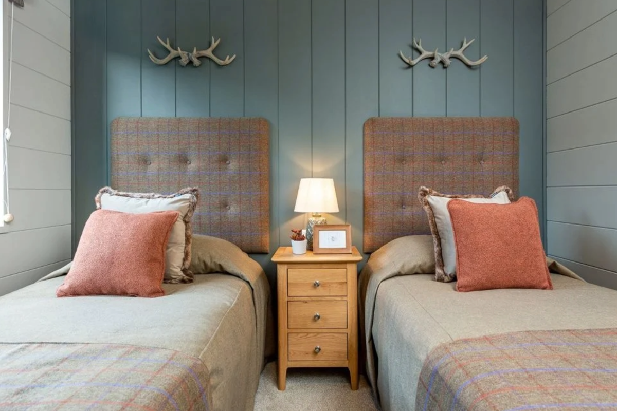 Prestige Foresters, twin bedroom at Brokerswood