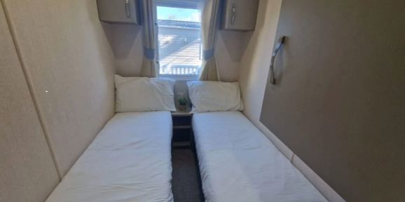 Carnaby Oakdale, twin bedroom at Crugan