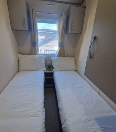 Carnaby Oakdale, twin bedroom at Crugan