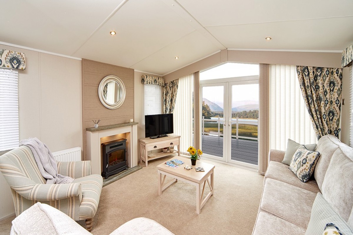 Praa Sands, Carnaby Lakehouse, lounge with patio doors