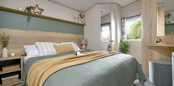 ABI Coworth, master bedroom at Finlake