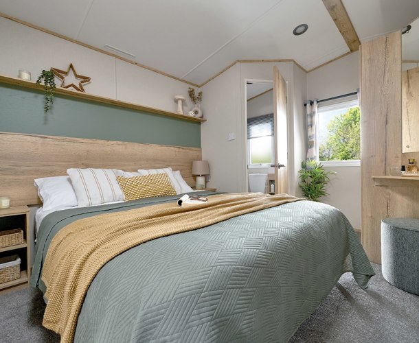 ABI Coworth, master bedroom at Finlake