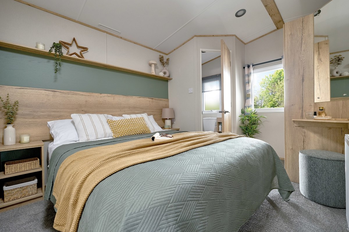 ABI Coworth, master bedroom at Finlake