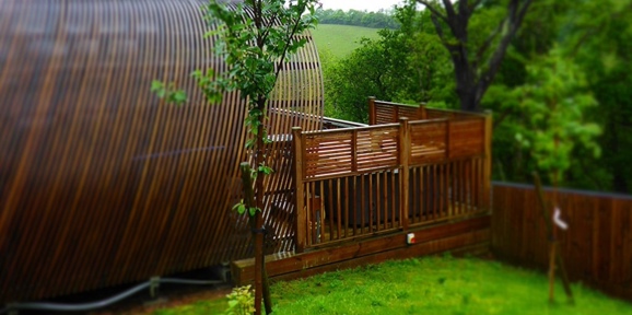 Signature Pod, side exterior at Finlake