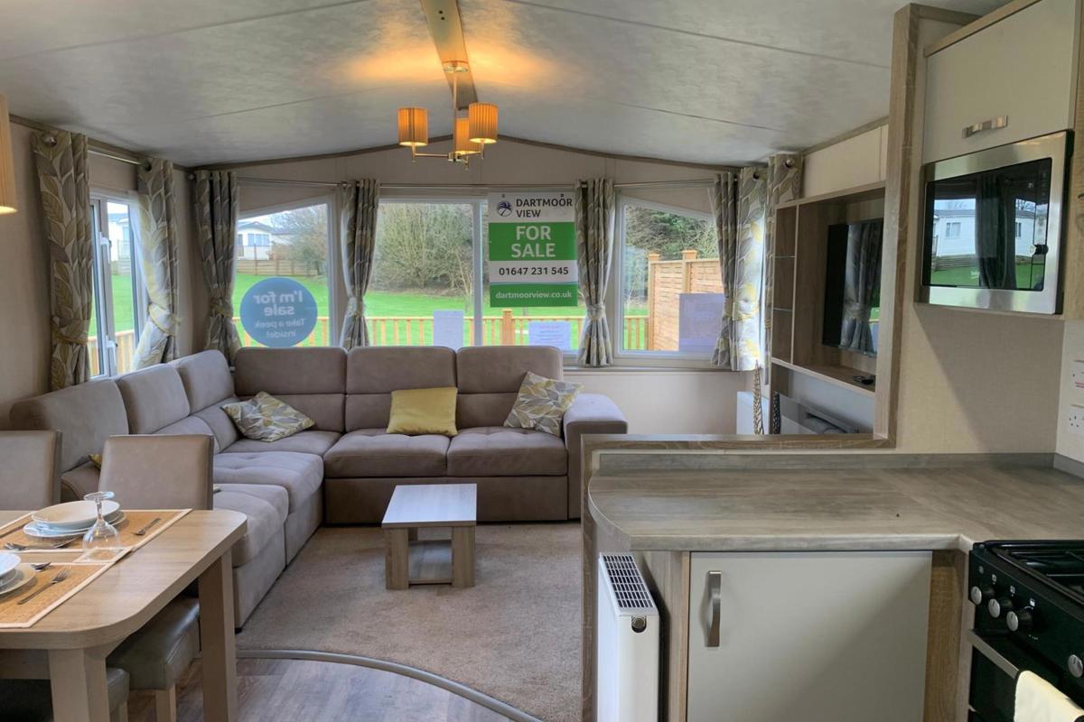 Carnaby Oakdale open plan living at Dartmoor view 