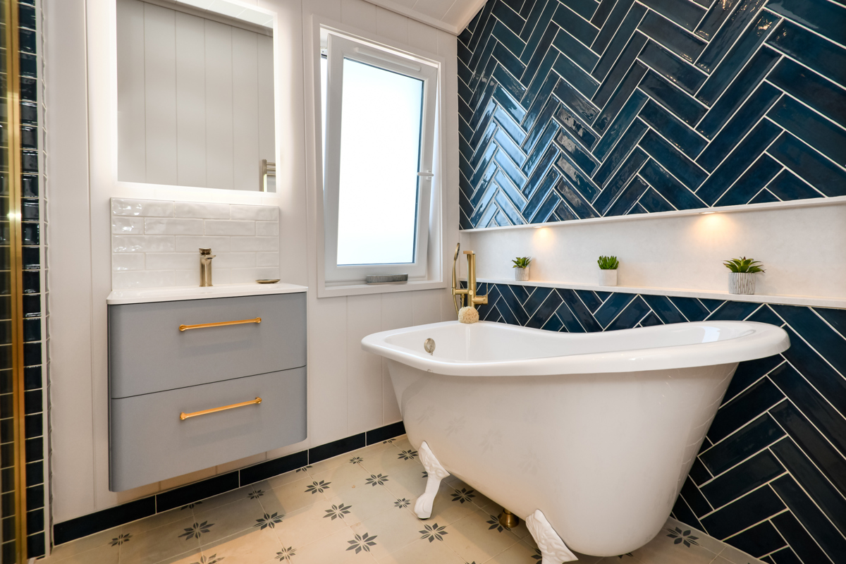 Retreat Coastal, bath at The Warren