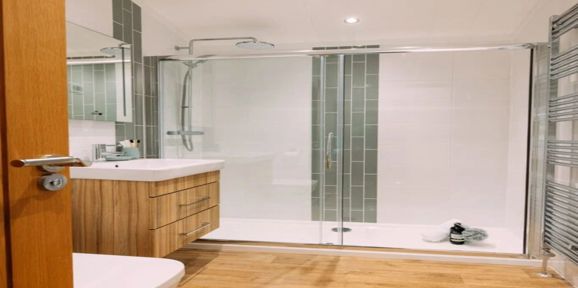 Wessex Contemporary, bathroom at Brokerswood