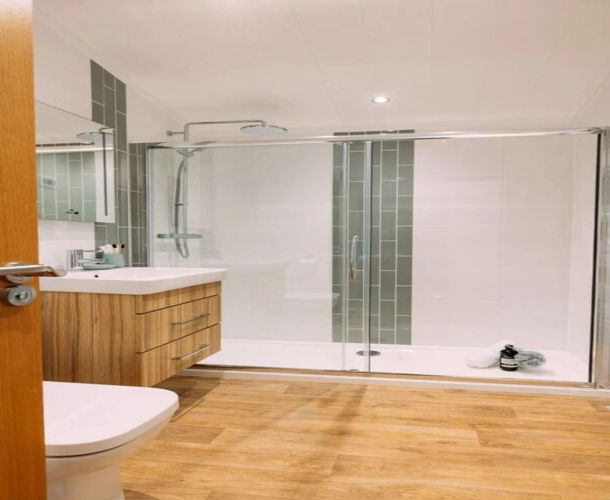 Wessex Contemporary, bathroom at Brokerswood