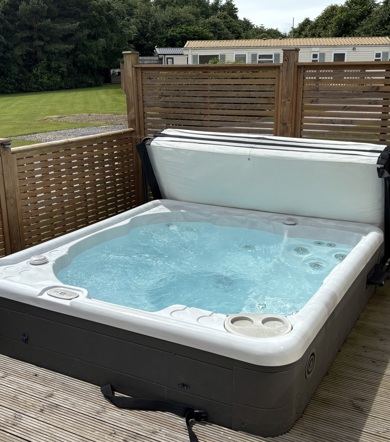 Dartmoor View, Willerby Aurora, hot tub and decking