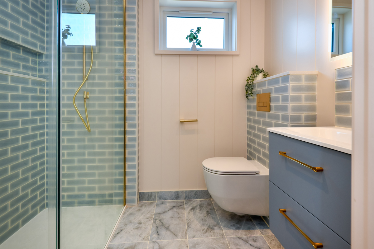 Retreat Coastal, shower at The Warren