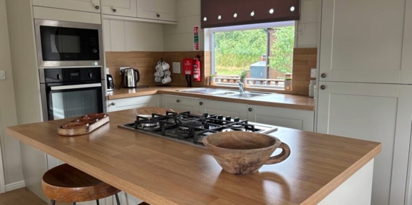 Prestige Dovecote, breakfast bar at Brokerswood