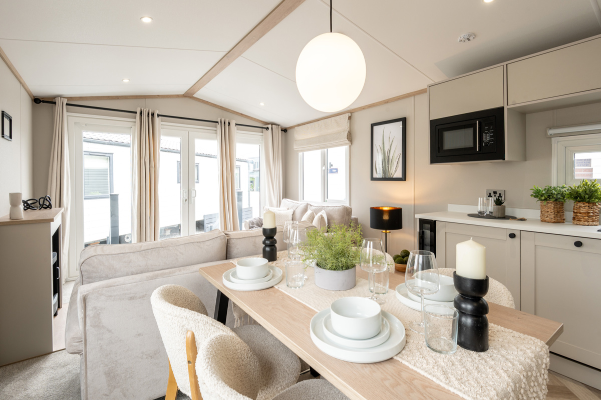 Victory Harraway, dining and lounge at Devon Hills