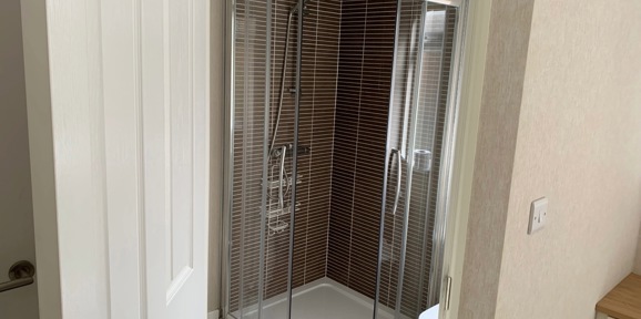 Omar Westfield, shower through doorway at Finlake