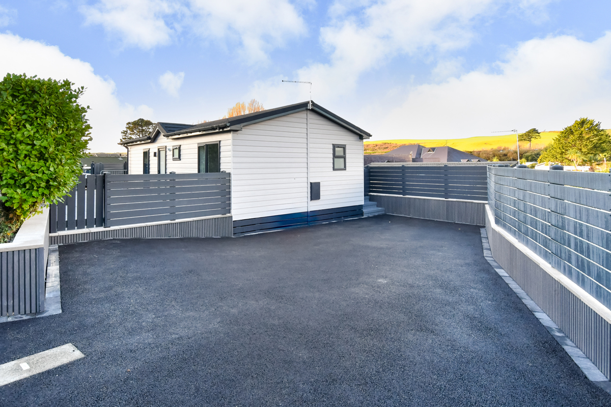 Oakgrove Osprey, parking spaces at The Warren