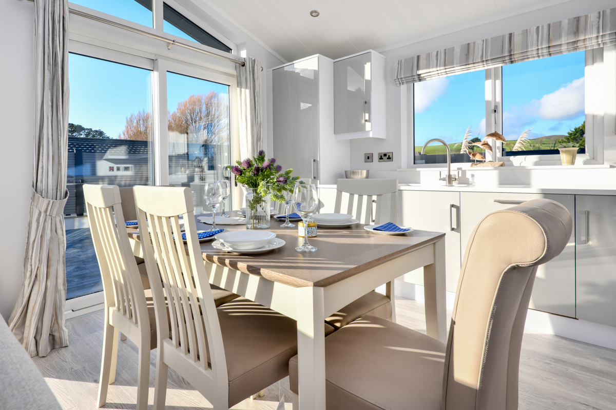 Oakgrove Osprey, dining area at The Warren