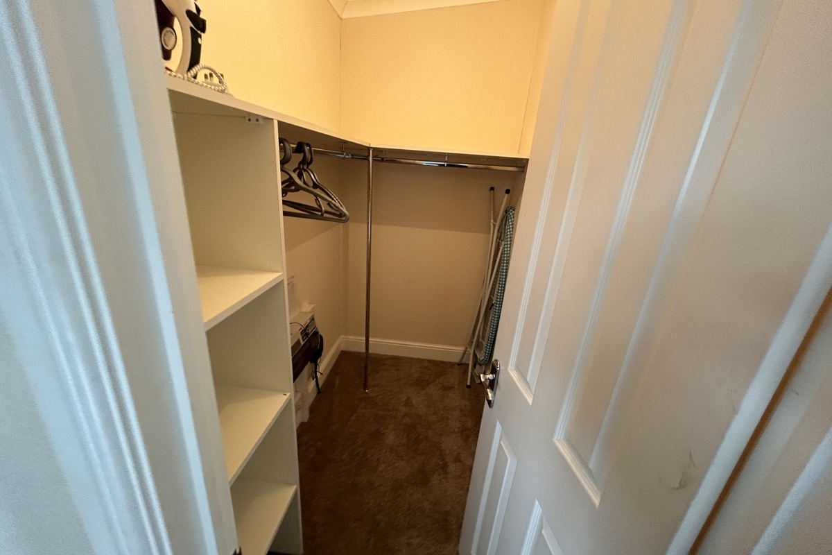 Devon Hills, Homeseeker Olympia, wardrobe