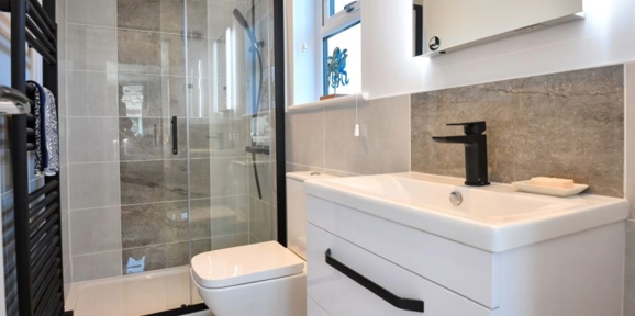 Oakgrove Osprey, bathroom at The Warren