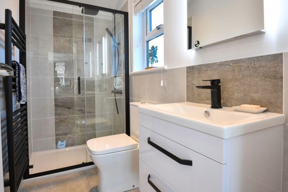 Oakgrove Osprey, bathroom at The Warren