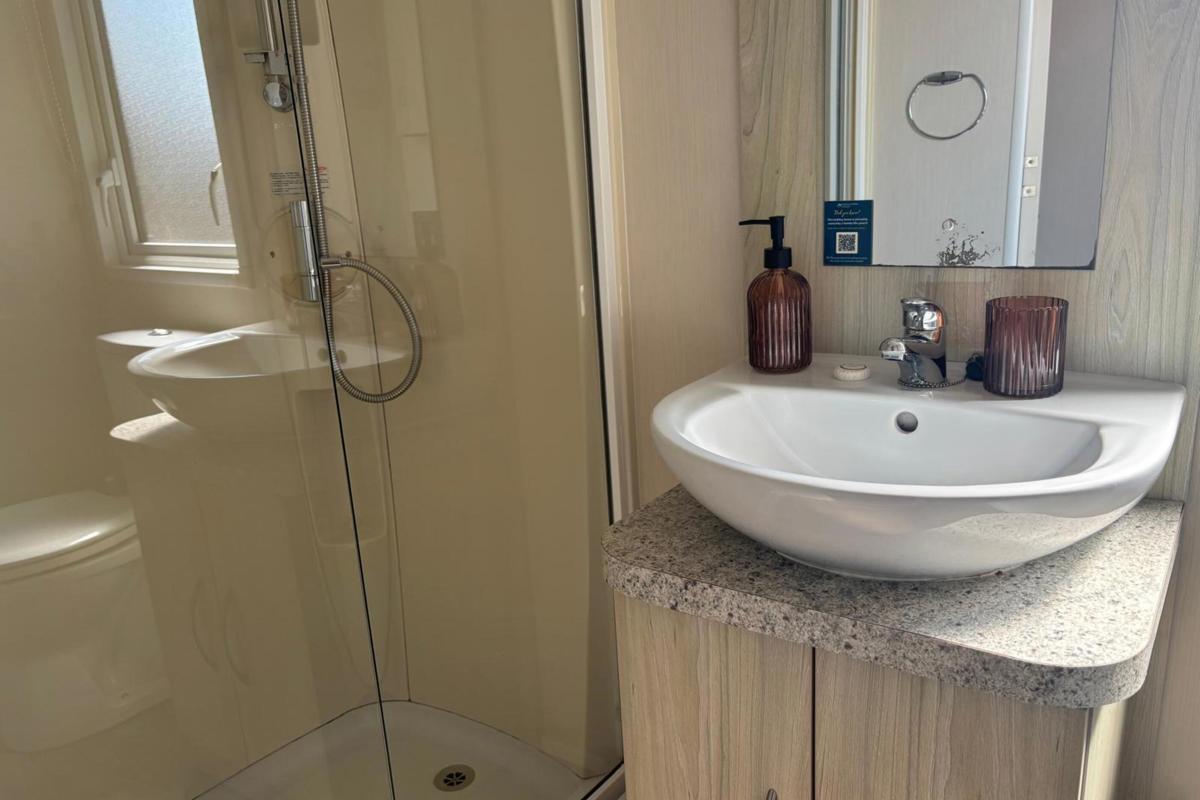 Dartmoor View,  Willerby Rio, Bathroom