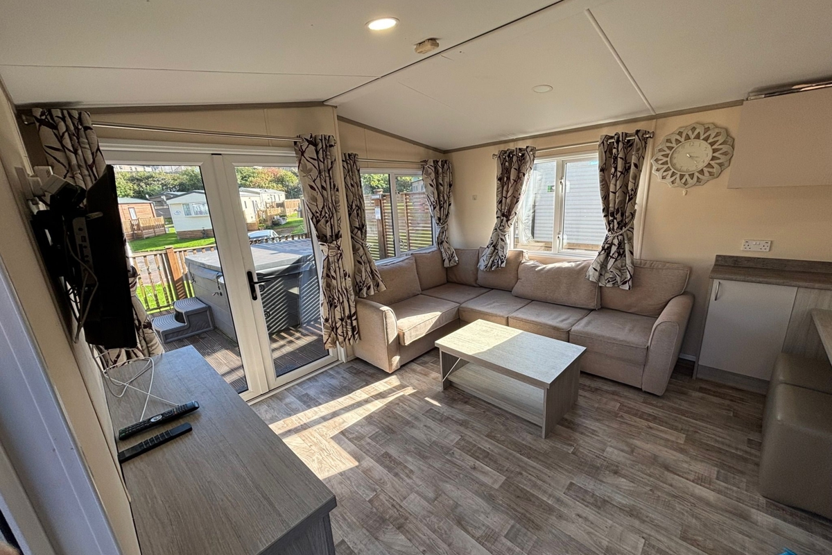 Regal Seascape, living area at Devon Hills