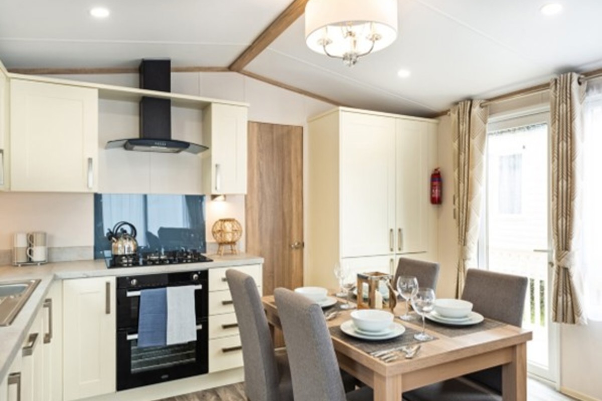 Sunseeker Supreme, kitchen and dining area at Brokerswood