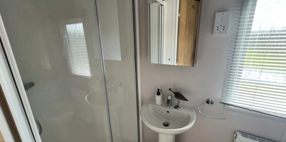 Carnaby Silverdale, bathroom at Talyfan