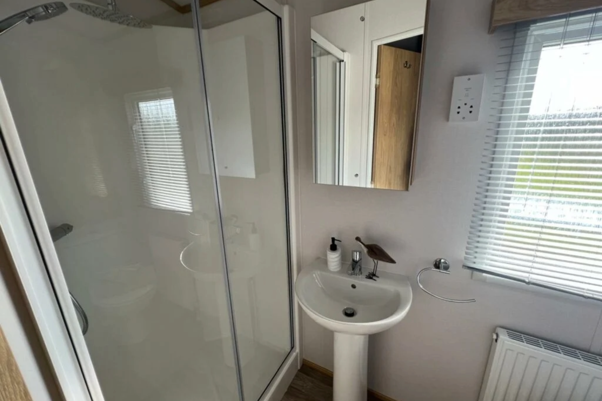 Carnaby Silverdale, bathroom at Talyfan