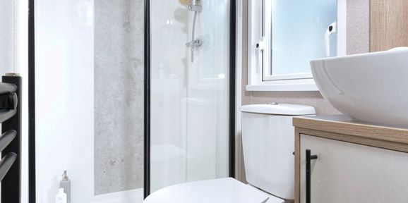 ABI Beverley, Bathroom Shower at Finlake