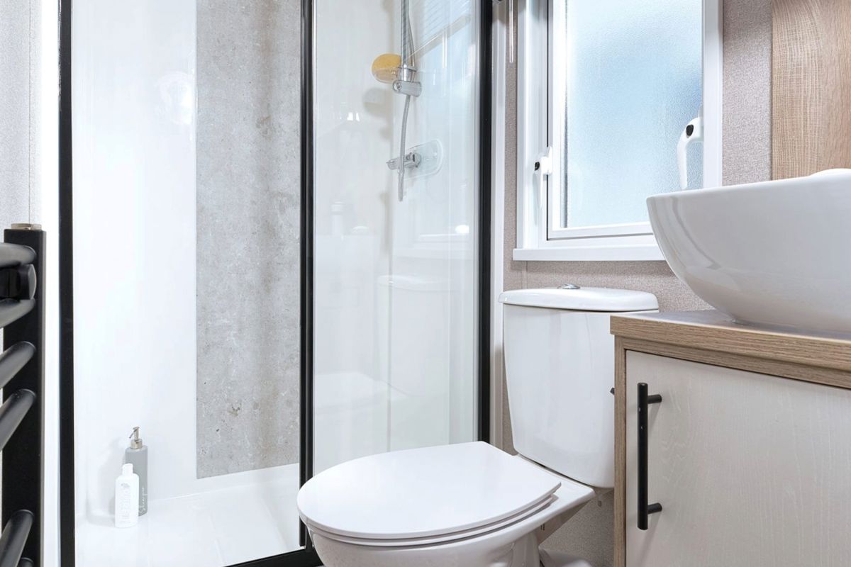 ABI Beverley, Bathroom Shower at Finlake