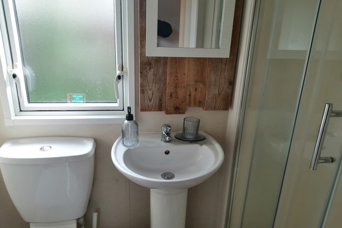 ABI Beachcomber, ensuite at Praa Sands