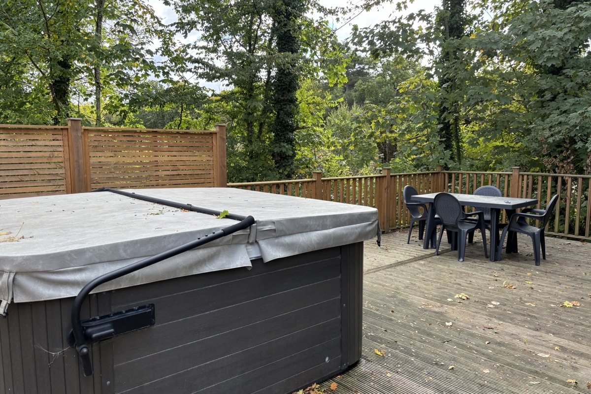 Prestige Foresters, decking area at Brokerswood