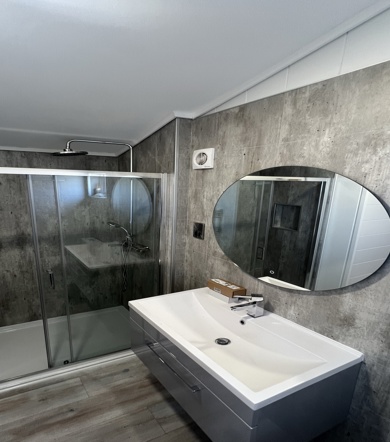 Delamere, Prestige Samphire, shower room