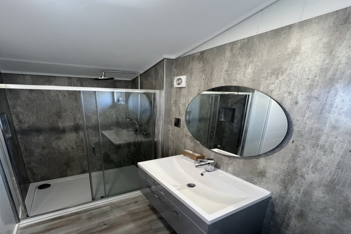 Delamere, Prestige Samphire, shower room