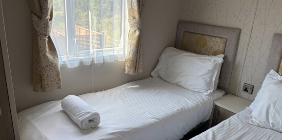 Carnaby Helmsley Lodge, twin bedroom at Finlake