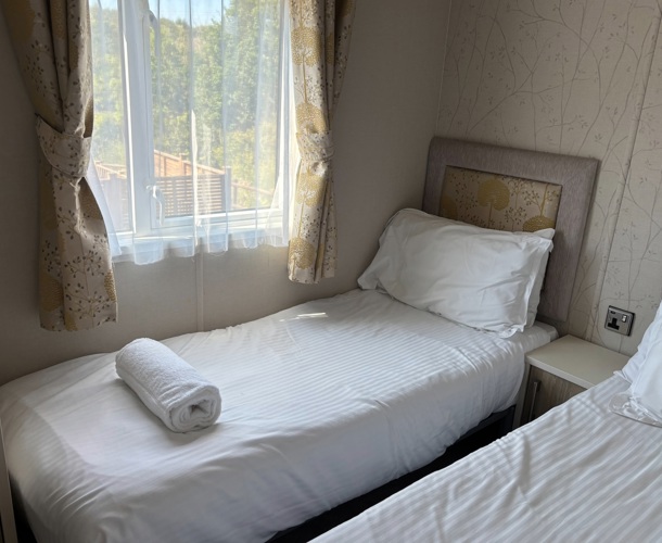 Carnaby Helmsley Lodge, twin bedroom at Finlake