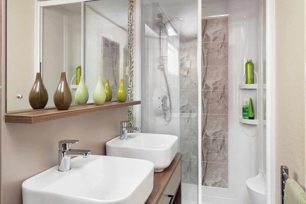 Carnaby Langham, bathroom at Delamere